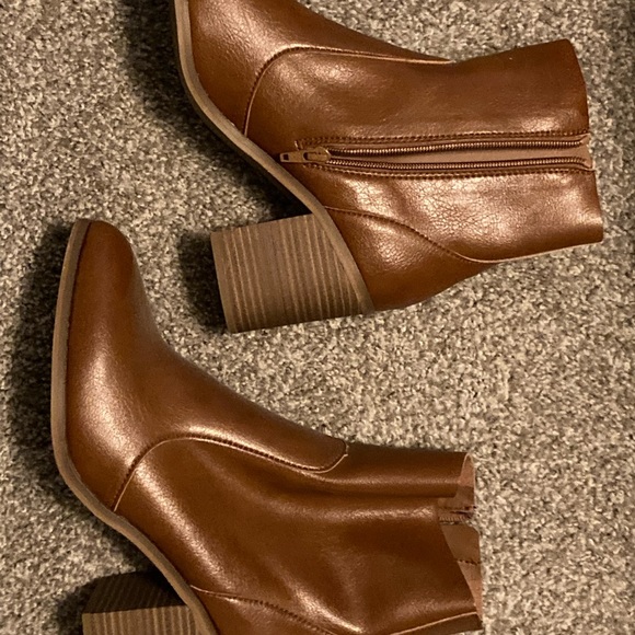 Universal Thread Brown Bootie - Picture 1 of 2